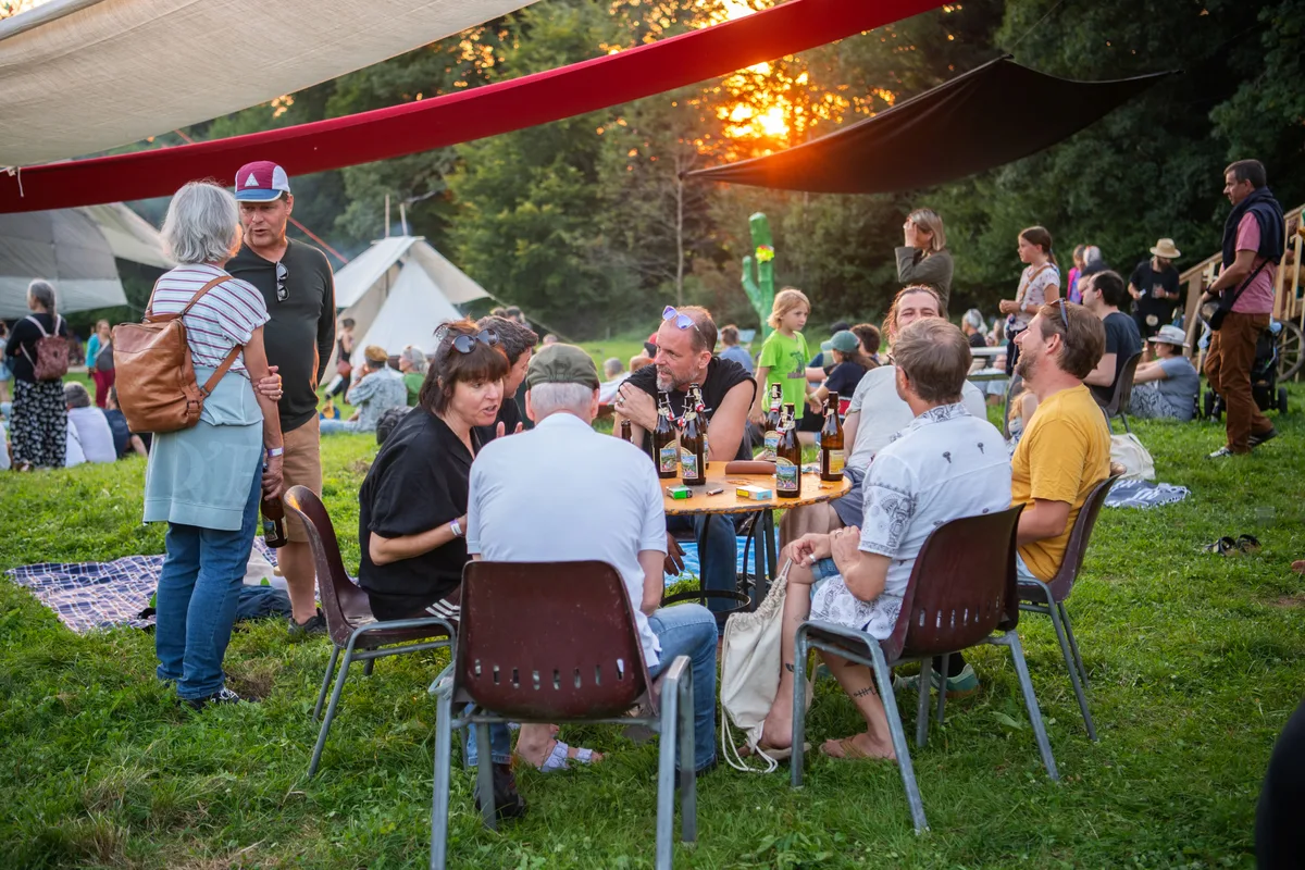 Freitagabend am Looren Open Air. Konzert von «Agent Flipper».